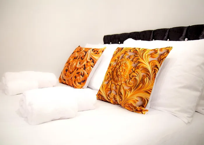 7 - Near Bae, Docks, District - Ideal For Trade & Family - 2 Bedrooms - One Double Bed In Each Bedroom - Max 4 Guests Dom wakacyjny *