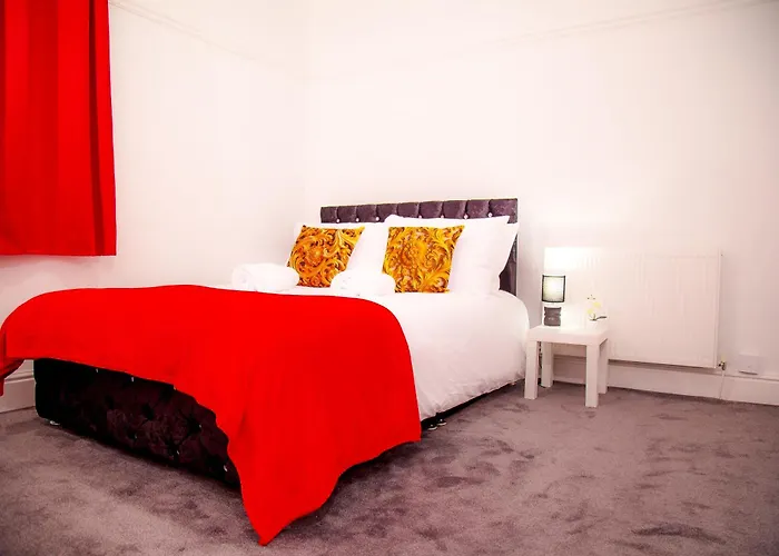 7 - Near Bae, Docks, District - Ideal For Trade & Family - 2 Bedrooms - One Double Bed In Each Bedroom - Max 4 Guests * Barrow-in-Furness