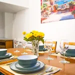 Lucky 7 - Near Bae, Docks, District - Ideal For Trade & Family - 2 Bedrooms - One Double Bed In Each Bedroom - Max 4 Guests