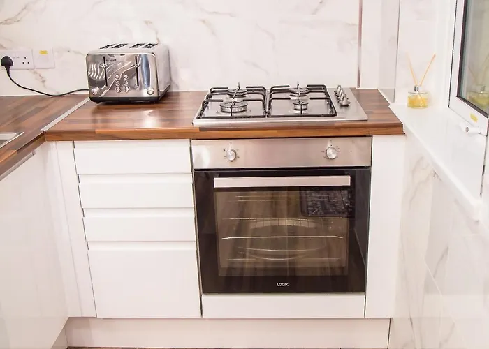 Semesterbostad 7 - Near Bae, Docks, District - Ideal For Trade & Family - 2 Bedrooms - One Double Bed In Each Bedroom - Max 4 Guests