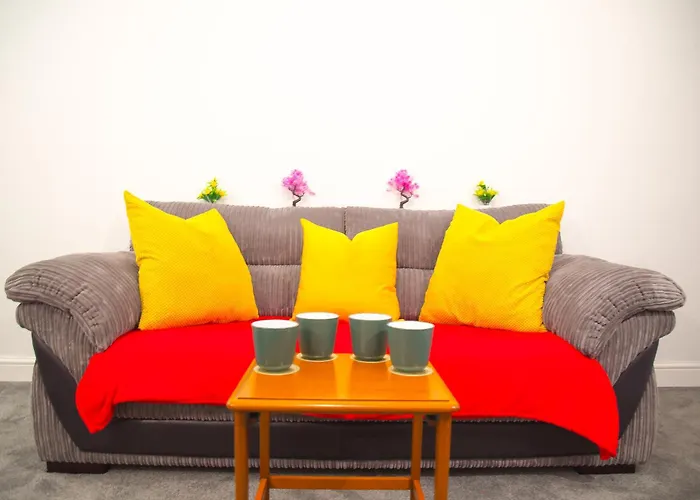 7 - Near Bae, Docks, District - Ideal For Trade & Family - 2 Bedrooms - One Double Bed In Each Bedroom - Max 4 Guests Semesterbostad *