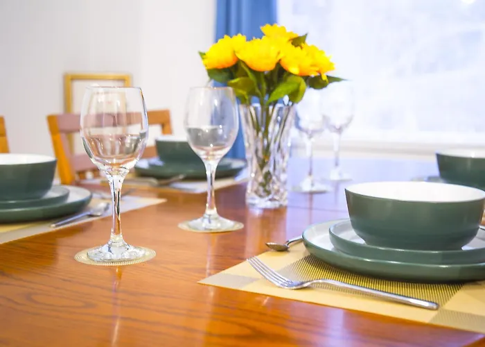 Semesterbostad 7 - Near Bae, Docks, District - Ideal For Trade & Family - 2 Bedrooms - One Double Bed In Each Bedroom - Max 4 Guests *