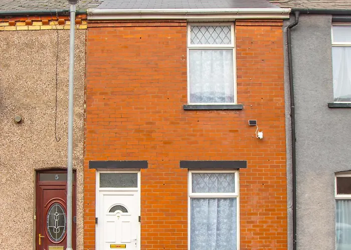 Semesterbostad 7 - Near Bae, Docks, District - Ideal For Trade & Family - 2 Bedrooms - One Double Bed In Each Bedroom - Max 4 Guests